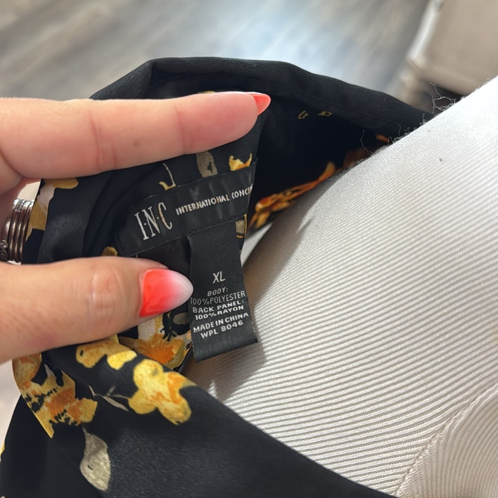 INC International Concepts Black and Yellow Floral sleeveless Blouse size XL - Picture 7 of 8